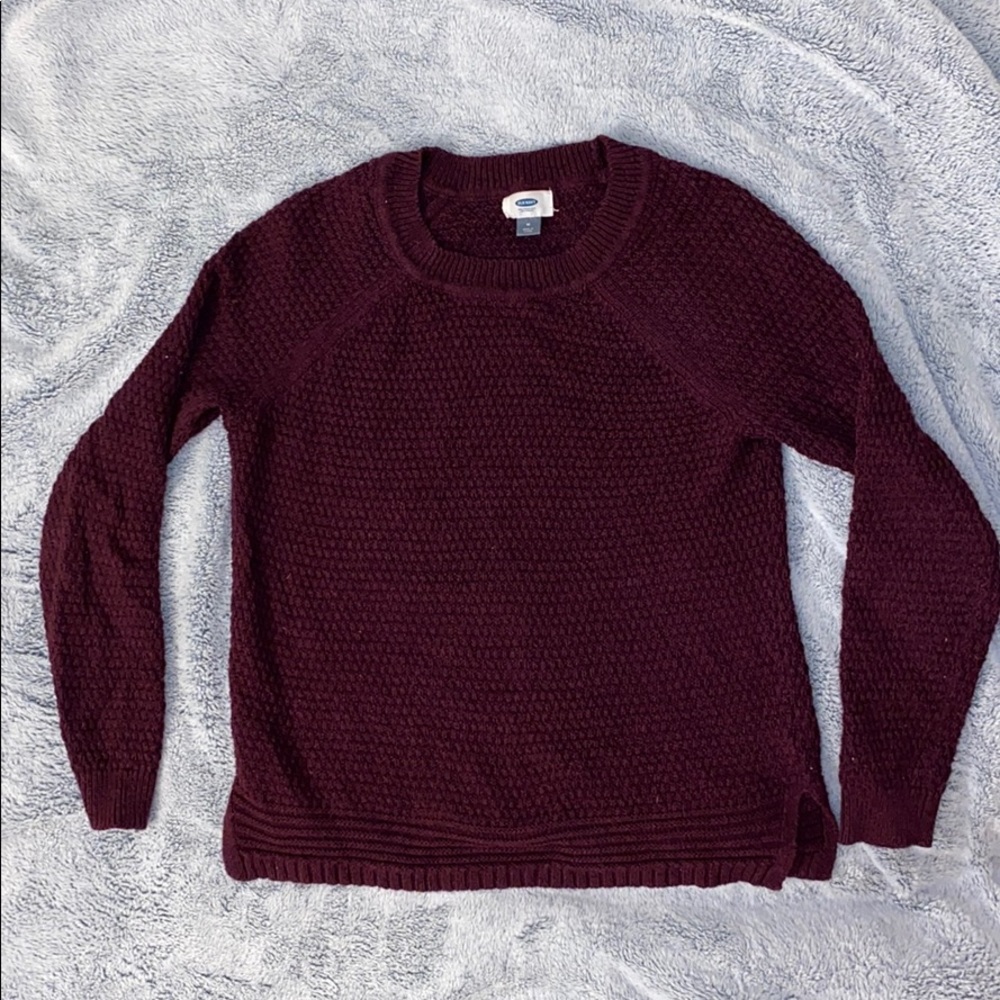 Knitted maroon sweater